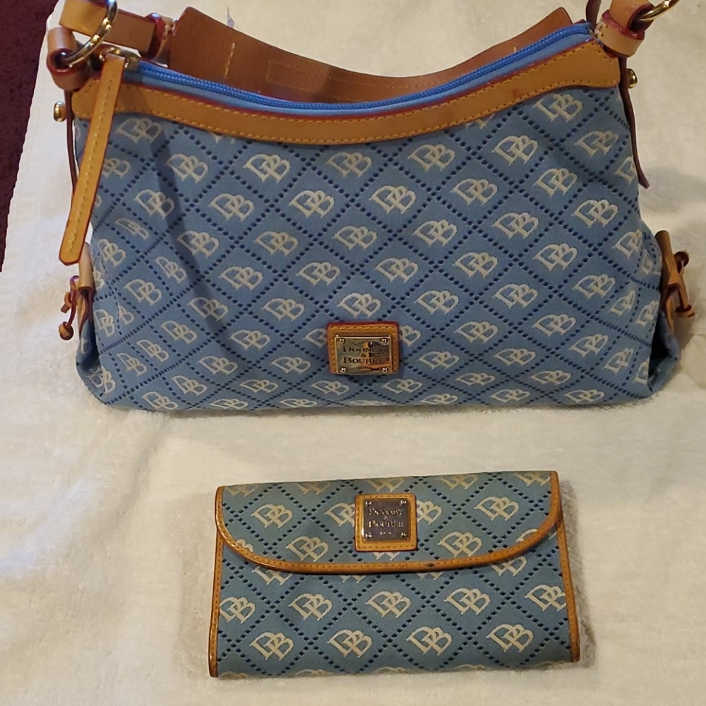 DOONEY & BURKE SHOULDER BAG